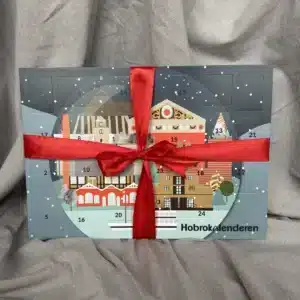 Hobrokalenderen pakket ind med rødt gavebånd